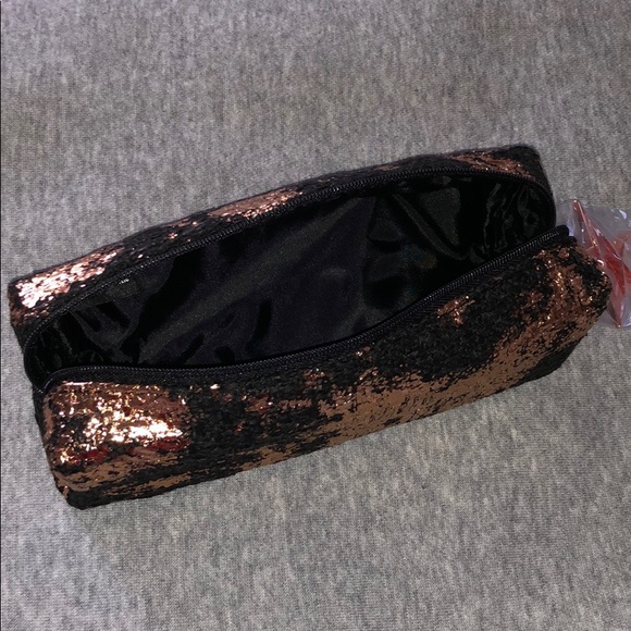 Small Mac makeup bag - Picture 3 of 3